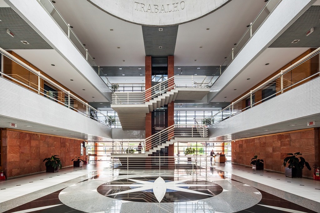 Hall central