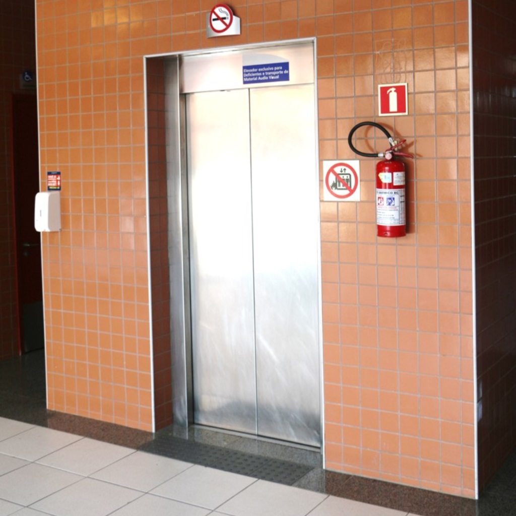 Bloco Marrom - Elevador